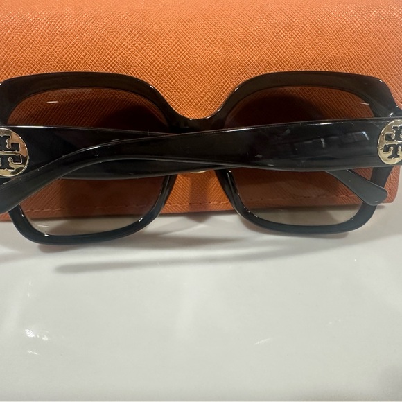 Tory Burch Black Oversized Sunglasses - Picture 7 of 9
